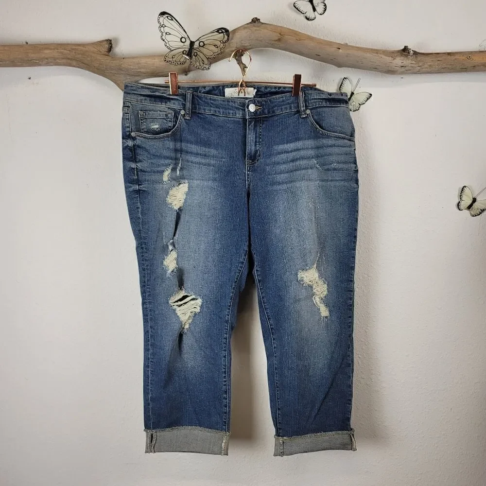Torrid destroyed cropped skinny jeans